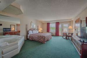 Jacuzzi suite in Pigeon Forge hotel
